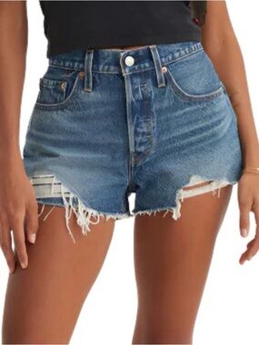NWT Levi’s High-Rise Distressed Denim Shorts - Blue